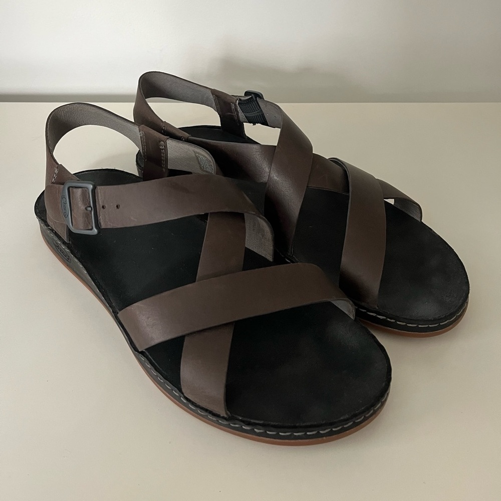 Chaco wayfarer sandals in chocolate brown - size 9